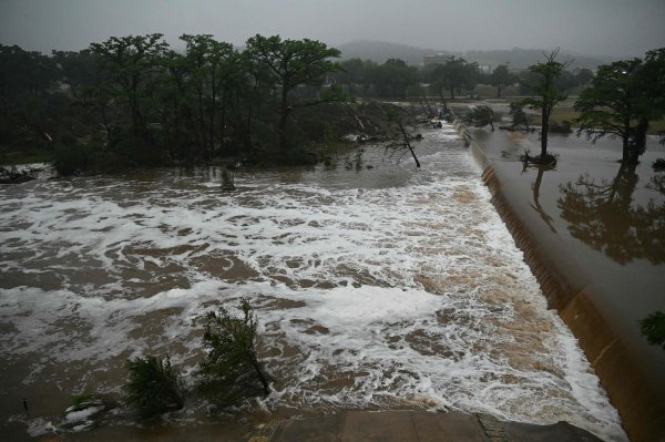 广州米牛 美国得州洪灾死亡人数继续上升 至少119人死亡